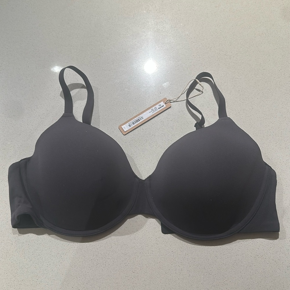 NWT SKIMS Fits Everybody T-shirt Bra- 36DD